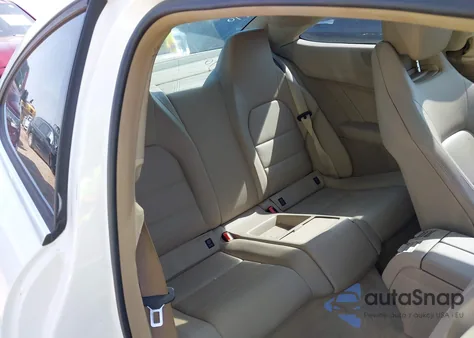 2013 Mercedes-Benz C 250 z USA, uszkodzony, nr VIN WDDGJ4HB2DG089470